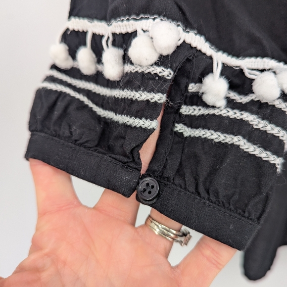 Chicos Romantic Contrast Embroidered Tunic Top Black And White Size Large / 3 - Picture 8 of 10